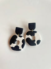 Load image into Gallery viewer, The Chelsea earrings
