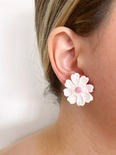 Load image into Gallery viewer, The Daisy studs