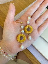 Load image into Gallery viewer, The Sunny earrings
