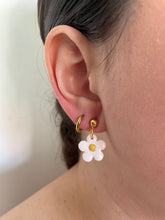 Load image into Gallery viewer, The Betty earrings
