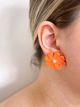 Load image into Gallery viewer, The Daisy studs
